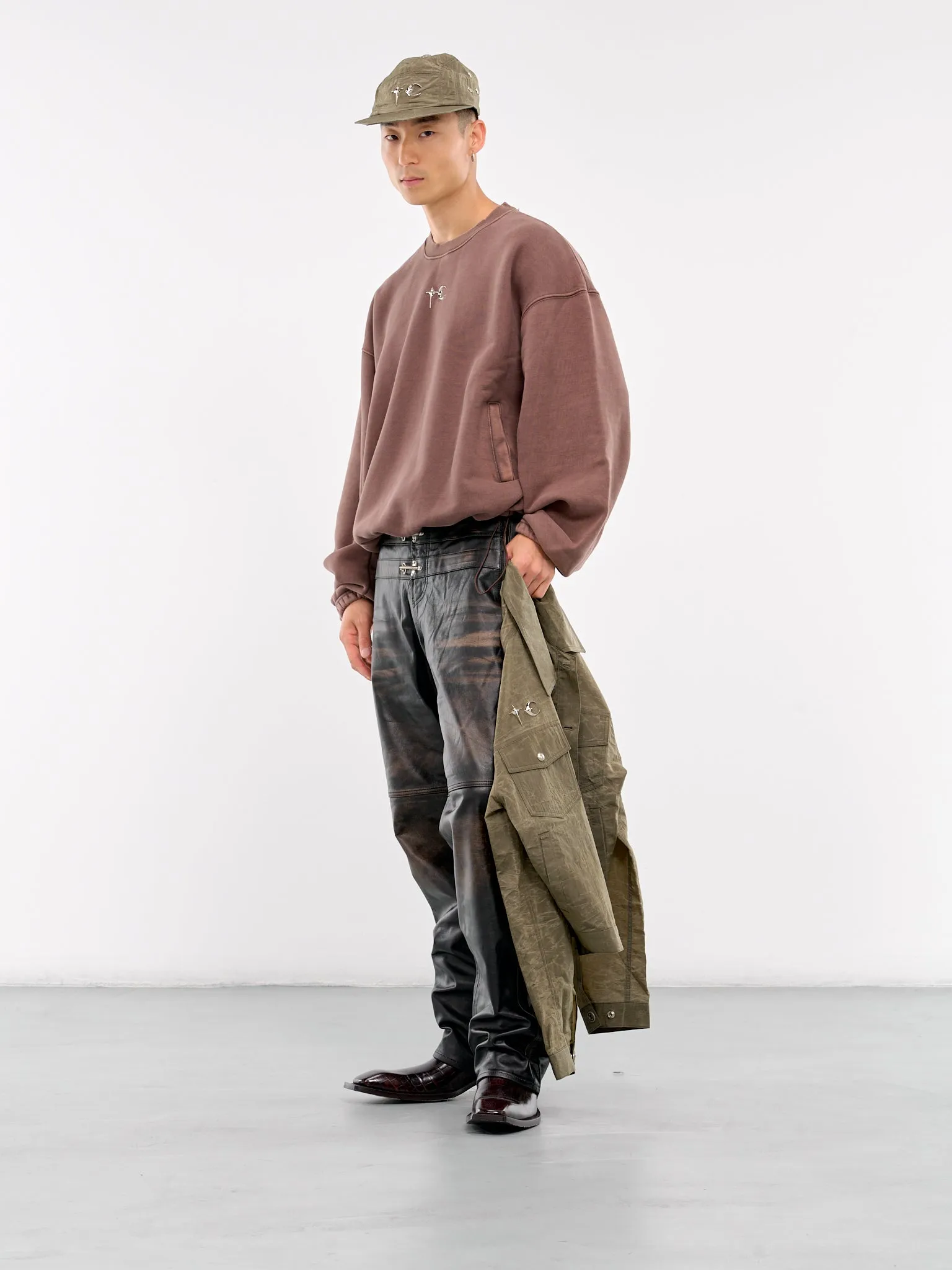 War Survivor Sweater (SS2101-BROWN)